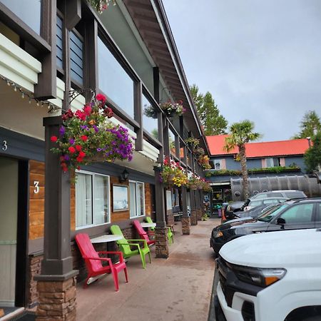 Schooner Motel Тофино Экстерьер фото