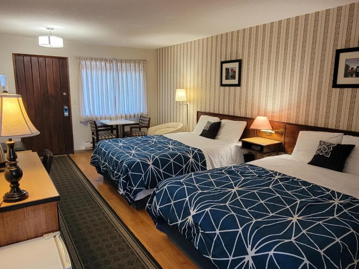 Schooner Motel Тофино Экстерьер фото