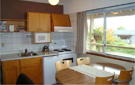 Schooner Motel Тофино Экстерьер фото
