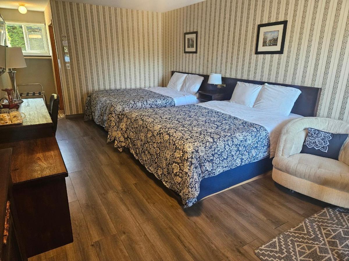 Schooner Motel Тофино Экстерьер фото