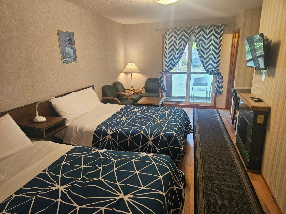 Schooner Motel Тофино Экстерьер фото