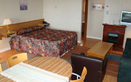 Schooner Motel Тофино Экстерьер фото