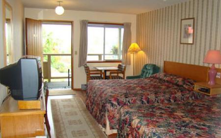 Schooner Motel Тофино Экстерьер фото